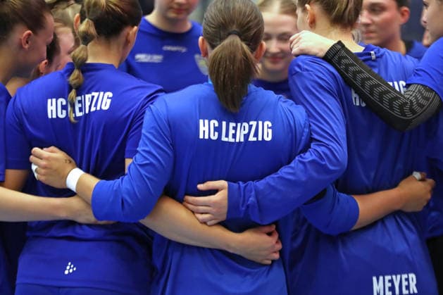 Handball, Alsco HBF1 HC Leipzig vs. Borussia Dortmund, August 29, 2026; HCL Team Spirit, Hug, Cohesion, Symbolic Image, Feature: Alsco Women’s Handball Bundesliga (HBF1), 2026–2027 Season, Matchday 1: HC Leipzig vs. Borussia Dortmund on August 29, 2026, at the Markranstädt Sports Center Copyright: xBEAUTIFULxSPORTS JanxKaeferx