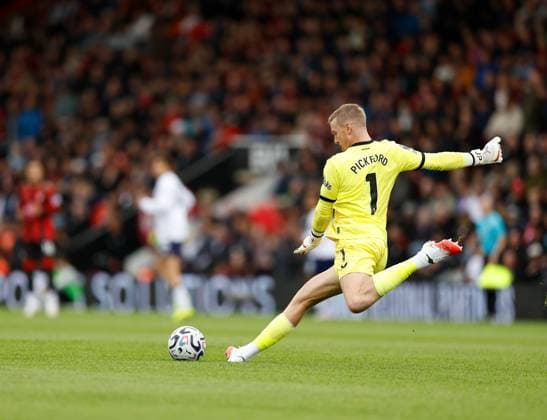 Jordan Pickford the Everton goalkeeper AFC Bournemouth v Everton, Premier League Football, Football, Vitality Stadium, Bournemouth, UK - 29 Aug 2026Bournemouth Vitality Stadium United Kingdom EDITORIAL USE ONLY No use with unauthorised audio, video, data, fixture lists, club league logos or live services. Online in-match use limited to 120 images, no video emulation. No use in betting, games or single club league player publications. Copyright: xMattxImpey Shutterstockx 17119015cy