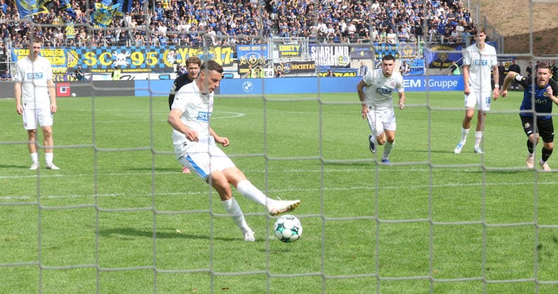 1 FC Saarbrücken vs. FC Hansa Rostock, Saarbrücken, August 30, 2026, Soccer 3rd Division, 1 FC Saarbrücken vs. FC Hansa Rostock, 1–3, Kenan Fatkic (FC Hansa Rostock) scored the penalty kick, Saarbrücken, Ludwigsparkstadion, Saarland, Germany
