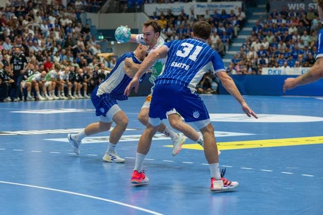 Kay Smits, backcourt, VfL Gummersbach 31, Felix Claar, backcourt, SC Magdeburg 7, VfL Gummersbach vs. SC Magdeburg, Opel Handball Bundesliga, Men, Matchday 1, August 30, 2026, Gummersbach, North Rhine-Westphalia, Germany Copyright: xkolbert-press MartinxWdziecznyx