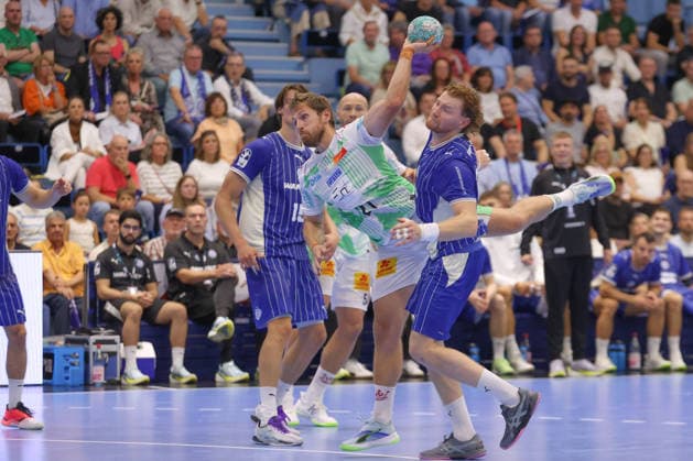 August 30, 2026, xtgx, Opel HBL Handball, VfL Gummersbach vs. SC Magdeburg emspor, from left: Albin Lagergren (Magdeburg), 21 takes a shot, goal scorer, scores a goal, goal, scores the goal against Gummersbach