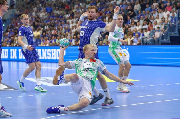 August 30, 2026, xgox, Handball Opel HBL VfL Gummersbach vs. SC Magdeburg, from left: Magnus Saugstrup (Magdeburg), 23, takes a shot, goal scorer, scores a goal, goal, scores the goal against Gummersbach