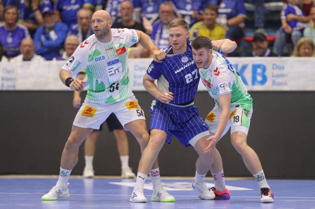 August 30, 2026, xtgx, Opel HBL Handball, VfL Gummersbach vs. SC Magdeburg, emspor, from left: Oscar Bergendahl (Magdeburg), 54; Kristjan Horzen (Gummersbach), 27; Elvar Orn Jonsson (Magdeburg), 19; tackle, duel, battle, Gummersbach