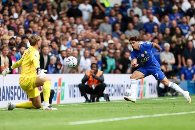 Pedro Neto of Chelsea has a shot on goal which is saved by Bart Verbruggen of Brighton and Hove Albion Chelsea v Brighton and Hove Albion, Premier League, Football, Stamford Bridge, London, UK, 30 08 2026, England - 30 Aug 2026London Stamford Bridge England United Kingdom EDITORIAL USE ONLY No use with unauthorised audio, video, data, fixture lists, club league logos or live services. Online in-match use limited to 120 images, no video emulation. No use in betting, games or single club league player publications. Copyright: xHanc WiredxPhotos Shutterstockx 17125813ak