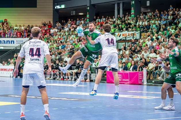 OPEL Handball Bundesliga: HSG Wetzlar vs. SG BBM Bietigheim, August 30, 2026; Nikolaj Laesoe (HSG Wetzlar), 32; Fynn Nicolaus (SG BBM Bietigheim), 14; Mathias Larson (SG BBM Bietigheim), 44, Petter Oeverby, HSG Wetzlar, 11 OPEL Handball Bundesliga: HSG Wetzlar vs. SG BBM Bietigheim, Wetzlar, August 30, 2026 Copyright: xBEAUTIFULxSPORTS Roeczeyx