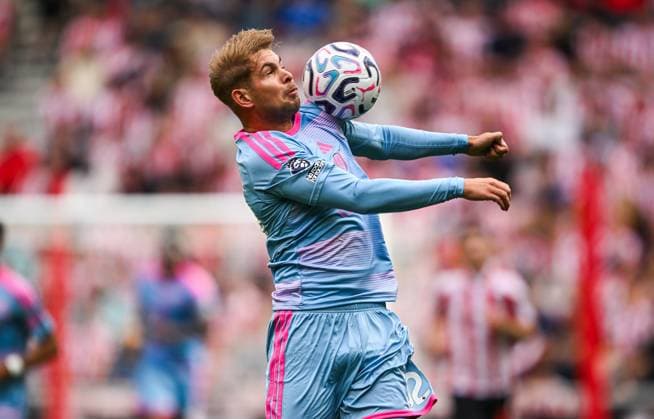 Emile Smith Rowe of Fulham Sunderland v Fulham, Premier League Football, Football, Stadium of Light, Sunderland, UK - 30 Aug 2026Sunderland Stadium of Light United Kingdom EDITORIAL USE ONLY No use with unauthorised audio, video, data, fixture lists, club league logos or live services. Online in-match use limited to 120 images, no video emulation. No use in betting, games or single club league player publications. Copyright: xGreigxCowie Shutterstockx 17119085dc