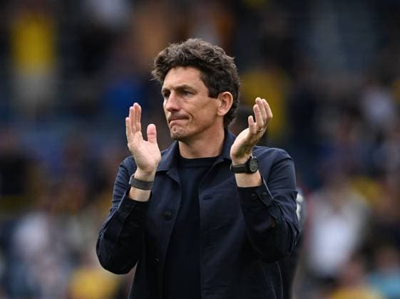 Keith Andrews manager of Brentford applauds the fans after the game Leeds United v Brentford, Premier League Football, Football, Elland Road, Leeds, UK - 30 Aug 2026Leeds Elland Road United Kingdom EDITORIAL USE ONLY No use with unauthorised audio, video, data, fixture lists, club league logos or live services. Online in-match use limited to 120 images, no video emulation. No use in betting, games or single club league player publications. Copyright: xAnnaxGowthorpe Shutterstockx 17119080am