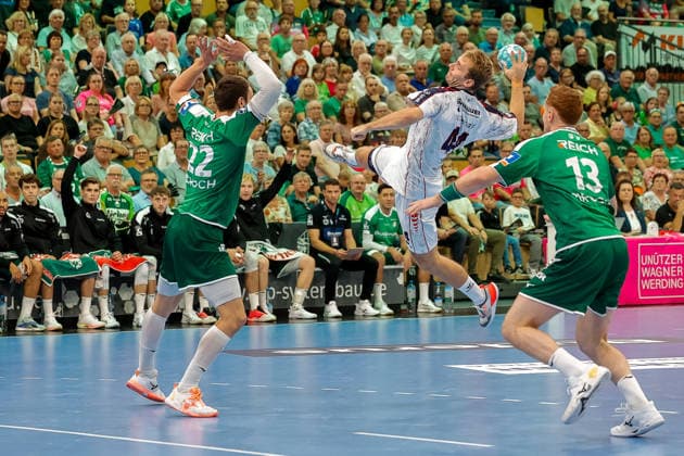 Mathias Rohde Larson (SG BBM Bietigheim, 44) outshines Jona Schoch (HSG Wetzlar, 22) and Tomaö Piroch (HSG Wetzlar, 13) in the match between HSG Wetzlar and SG BBM Bietigheim, handball, OPEL HBL, Matchday 1, 2026–2027 season, August 30, 2026: HSG Wetzlar vs. SG BBM Bietigheim, Handball, OPEL HBL, Matchday 1, 2026–2027 season, August 30, 2026, Wetzlar Copyright: xEibner-Pressefotox EP_JHR