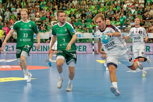 Mathias Rohde Larson (SG BBM Bietigheim), 44, in a sprint duel with Dominik Mappes (HSG Wetzlar), 07; HSG Wetzlar vs. SG BBM Bietigheim, Handball, OPEL HBL, Matchday 1, 2026–2027 Season, August 30, 2026, HSG Wetzlar vs. SG BBM Bietigheim, Handball, OPEL HBL, Matchday 1, 2026–2027 season, August 30, 2026, Wetzlar Copyright: xEibner-Pressefotox EP_JHR