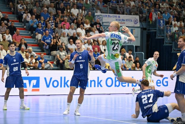 Magnus Saugstrup, SC Magdeburg, 23, vs. Tilen Kodrin, VfL Gummersbach, 5, and Kristjan Horzen, VfL Gummersbach, 27, GER, VfL Gummersbach vs. SC Magdeburg, 1 Handball, Opel Bundesliga, VfL Gummersbach, 1st Division, 2026–2027 season, Matchday 1, Schwalbe Arena, Gummersbach, August 30, 2026 GER, VfL Gummersbach vs. SC Magdeburg, 1 Handball, Opel Bundesliga, VfL Gummersbach, 1st Division, 2026–2027 season, Matchday 1, Schwalbe Arena, Gummersbach, August 30, 2026, Gummersbach Copyright: xEibner-Pressefoto JuergenxAugstx EP_JAT