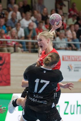 Lynn Holtmann Halle, 27, Charlotte Kähr Tussies, 17, SV Union Halle Neustadt vs. TuS Metzingen, Women s Handball Bundesliga, 2026–27 season, August 30, 2026, Halle SWH Arena, Saxony-Anhalt, Germany