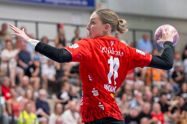 Women s Handball Bundesliga, 2026–2027 Season: SV Union Halle Neustadt vs. TuS Metzingen, Halle, Germany, August 30, 2026. Pictured: Tina Wagenlader in action at the Halle Saale SWH Arena, Saxony-Anhalt, Germany. Single frame, cropped, full-body shot, full figure.