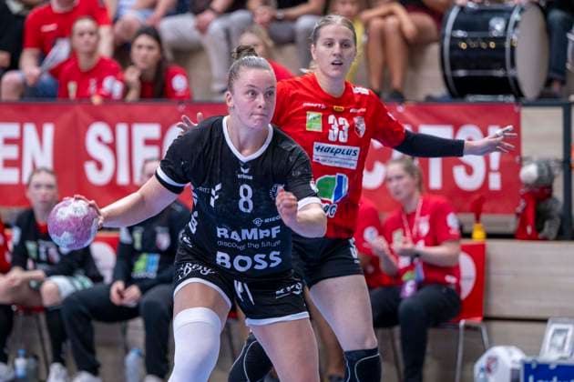 Women s Handball Bundesliga, 2026–2027 Season: SV Union Halle Neustadt vs. TuS Metzingen, Halle, Germany, August 30, 2026. Pictured, from left: Ida Petzold (Metzingen) and Nele Wenzel (Halle), Halle an der Saale, SWH Arena, Saxony-Anhalt, Germany