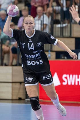 Women s Handball Bundesliga, 2026–2027 Season: SV Union Halle Neustadt vs. TuS Metzingen, Halle, Germany, August 30, 2026. Pictured: Lotta Roepke (Metzingen) in action, single frame, cropped, full body, Full Body, Full Figure, Halle an der Saale, SWH Arena, Saxony-Anhalt, Germany