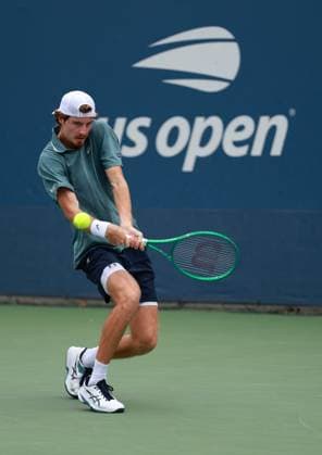 Toby Samuel of GB in action 2026 US Open, Day One, USTA Billie Jean King National Tennis Center, New York, USA - 30 Aug 2026New York USTA Billie Jean King National T New York (NY) United States of America EDITORIAL USE ONLY No use with unauthorised audio, video, data, fixture lists, club league logos or live services. Online in-match use limited to 120 images, no video emulation. No use in betting, games or single club league player publications. Copyright: xEllaxLing Shutterstockx 17124547p
