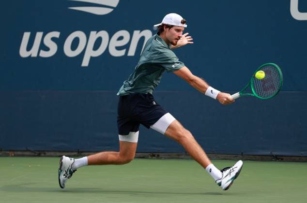 Toby Samuel of GB in action 2026 US Open, Day One, USTA Billie Jean King National Tennis Center, New York, USA - 30 Aug 2026New York USTA Billie Jean King National T New York (NY) United States of America EDITORIAL USE ONLY No use with unauthorised audio, video, data, fixture lists, club league logos or live services. Online in-match use limited to 120 images, no video emulation. No use in betting, games or single club league player publications. Copyright: xEllaxLing Shutterstockx 17124547s