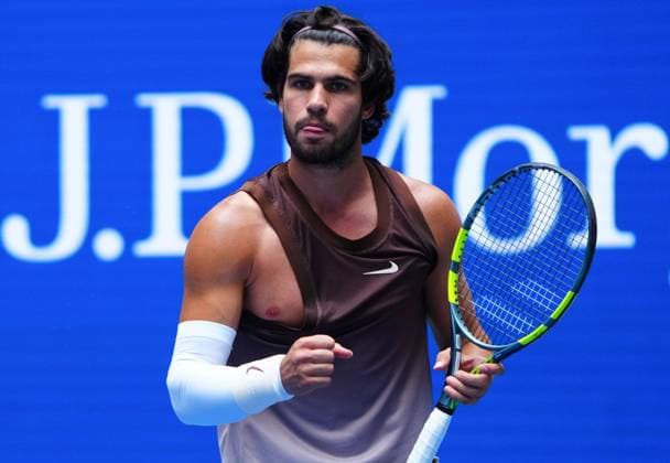 The revealing shirt of Carlos Alcaraz designed by Travis Scott 2026 US Open, Day Two, USTA Billie Jean King National Tennis Center, New York, USA - 31 Aug 2026New York USTA Billie Jean King National T New York (NY) United States of America EDITORIAL USE ONLY No use with unauthorised audio, video, data, fixture lists, club league logos or live services. Online in-match use limited to 120 images, no video emulation. No use in betting, games or single club league player publications. Copyright: xJavierxGarcia Shutterstockx 17124548ap