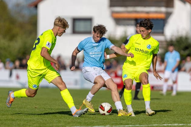 Head-to-Head: Christoph Meister (SV Kickers Stuttgart), 23; Max Dudium (TSGV Waldstetten), 07; Ben Luca Fisher (SV Kickers Stuttgart), 06, GER, TSGV Waldstetten vs. SV Kickers Stuttgart, Soccer, League Cup, DB Regio wfv Cup, Men’s, Round of 16, 2026–2027 Season, September 1, 2026, DFL and DFB regulations prohibit any use of photographs as image sequences and or quasi-video; GER, TSGV Waldstetten vs. SV Kickers Stuttgart, soccer, association cup, DB Regio wfv Cup, men’s, Round of 16, 2026–2027 Season, September 1, 2026, Waldstetten Copyright: xEibner-Pressefoto JanixPlessx EP_JPL