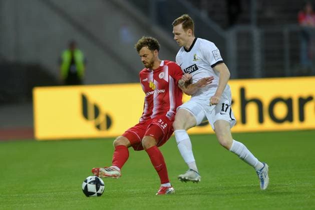 Head-to-head between Maurice Springfeld (KSV Hessen Kassel 31) and Tim Sausen (SV Eintracht Trier 17), GER, KSV Hessen Kassel vs. SV Eintracht Trier, Soccer, Regionalliga Southwest, 2026–2027 season, Matchday 3, September 1, 2026, GER, Soccer, Regionalliga Southwest, KSV Hessen Kassel vs. SV Eintracht Trier, September 1, 2026, Kassel Copyright: xRolandxSippelx-xEibner-Pressefotox EP_RSL