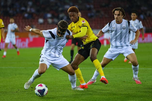 September 1, 2026, Soccer, Brack Super League 2026–27, Matchday 6, FC Zurich vs. BSC Young Boys, Letzigrund Stadium, Zurich, Switzerland Lindrit Kamberi 2, FC Zurich, left, in a tackle with Alvyn Sanches 10, BSC Young Boys. Photo by Urs Ottiger