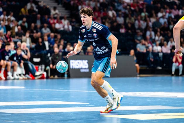 September 2, 2026, xdobgx, Opel HBL Handball, Handball Club Hamburg vs. TVB Stuttgart, from the left: Elias Kofler, Handball Club Hamburg, 6 on the ball, plays the ball, cutout, single frame, full-body shot, Hamburg