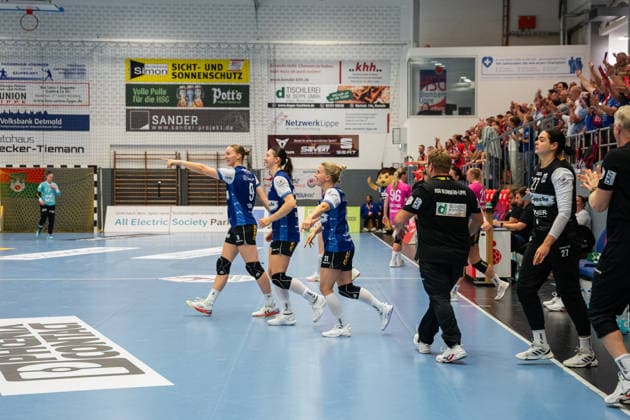 HSG Blomberg Lippe GER vs. TuS Metzingen GER, Handball, Women s Handball Bundesliga 1, Matchday 2, 2026–2027 Season, Blomberg, 09 02 26 Nieke Kuehne (HSG Blomberg Lippe), 09, Nuria Bucher of HSG Blomberg Lippe, 21, and Alexia Hauf of HSG Blomberg Lippe, 31, celebrate after their victory over TuS Metzingen (GER) at the Blomberg Synflex Arena on Ulmenallee, Germany