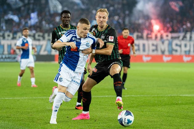 Soccer, Switzerland Brack Super League, Matchday 6: Grasshopper Club Zurich vs. FC St. Gallen 1879, Wednesday, September 2, 2026, Letzigrund Stadium, Zurich: Enoch Owusu (47), FC St. Gallen; Samuel Krasniqi (17), Grasshopper Club Zurich in a tackle with Lukas Daschner (10), FC St. Gallen Copyright: xValentinxDomgjonix