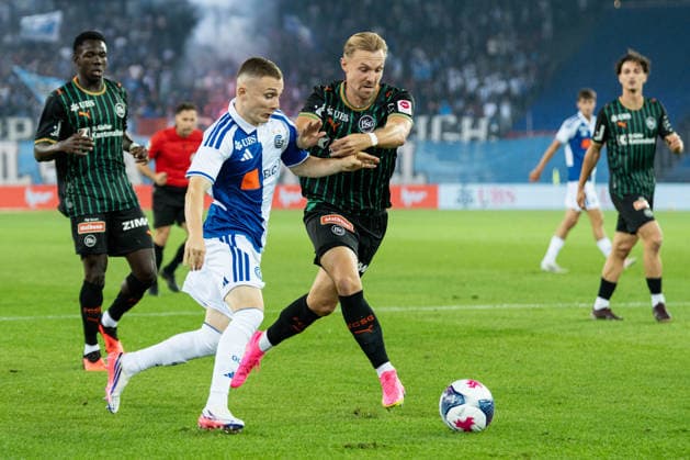 Soccer, Switzerland Brack Super League, Matchday 6: Grasshopper Club Zurich vs. FC St. Gallen 1879, Wednesday, September 2, 2026, Letzigrund Stadium, Zurich: Enoch Owusu (47), FC St. Gallen; Samuel Krasniqi (17), Grasshopper Club Zurich in a tackle with Lukas Daschner (10), FC St. Gallen Copyright: xValentinxDomgjonix