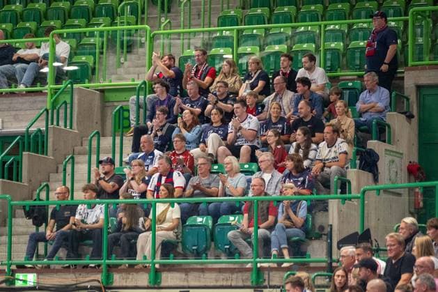 The Flensburg fans are cheering on their team: Bergischer HC vs. SG Flensburg Handewitt, Handball, Opel HBL, Matchday 2, 2026–2027 Season, September 2, 2026: Bergischer HC vs. SG Flensburg Handewitt, Handball, Opel HBL, Matchday 2, 2026–2027 season, September 2, 2026, Wuppertal Copyright: xEibner-Pressefoto ThomasxHaeslerx EP_THR