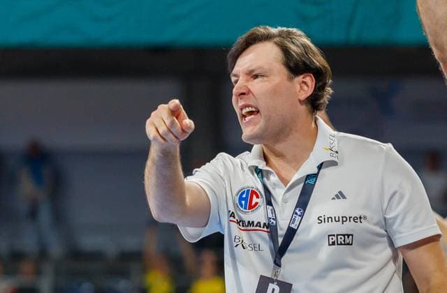 September 2, 2026 Handball 1st Bundesliga OPEL HBL 2026–2027 Season, Matchday 2: HC Erlangen, Nuremberg Metropolitan Region, HCE, TSV Hannover Burgdorf, Die Recken Women’s Team, xdaxmax, Johannes Sellin, Coach of HC Erlangen, HCE, gesturing conducts, gives instructions