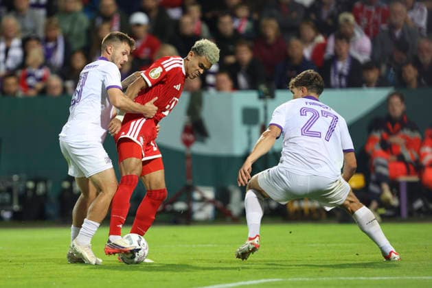 Patrick Kammerbauer, VfL Osnabrück, Luis Diaz of FC Bayern Munich and Robin Fabinski of VfL Osnabrück in a tackle during the DFB Cup match between VfL Osnabrück and FC Bayern Munich at Bremer Brücke on September 2, 2026, in Osnabrück, Germany. Photo by Oliver Kaelke, DeFodi Images. Patrick Kammerbauer of VfL Osnabrück, Luis Diaz of FC Bayern Munich and Robin Fabinski of VfL Osnabrück battle for the ball during the DFB Cup match between VfL Osnabrück and FC Bayern Munich at Bremer Brücke on September 2, 2026 in Osnabrück, Germany. Photo by Oliver Kaelke, DeFodi Images. Photo by Oliver Kaelke, DeFodi Images.