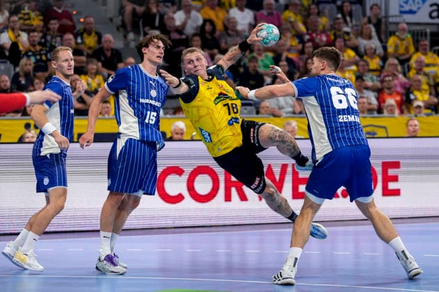 From left: Miro Schluroff (VfL), 15; Edwin Aspenbäck (RNL), 78; Stepan Zeman (VfL), 66; during a jump shot, shot, goal attempt, action, game play, September 2, 2026, Mannheim, Germany, handball, Bundesliga, Rhein-Neckar Löwen vs. VfL Gummersbach xozx