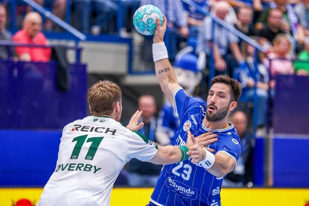September 3, 2026, xkwix, Handball, Handball Bundesliga, TBV Lemgo Lippe vs. HSG Wetzlar, PHOENIX CONTACT arena, Matchday 2, 2026–2027 season: Tim Suton (TBV Lemgo Lippe, No. 23) in a duel with Petter Overby (HSG Wetzlar, No. 11). Photo: xKamilxWilkowskixPressefotoKochx, North Rhine-Westphalia, Germany