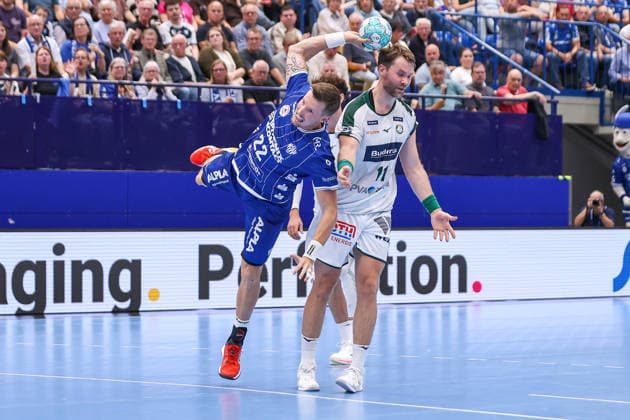 September 3, 2026, xkwix, Handball, Handball Bundesliga, TBV Lemgo Lippe vs. HSG Wetzlar, PHOENIX CONTACT arena, Matchday 2, 2026–2027 Season: Adam Nyfjaell (TBV Lemgo Lippe, No. 22) taking a shot on goal, with Petter Overby (HSG Wetzlar, No. 11) behind him, looking disappointed after losing a one-on-one battle. Photo: xKamilxWilkowskixPressefotoKochx, North Rhine-Westphalia Germany