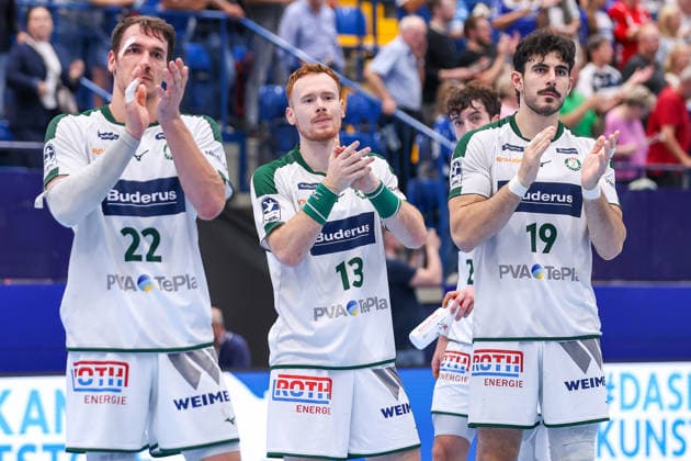 September 3, 2026, xkwix, Handball, Handball Bundesliga, TBV Lemgo Lippe vs. HSG Wetzlar, PHOENIX CONTACT arena, Matchday 2, 2026–2027 season, Jona Schoch (HSG Wetzlar) 22, Tomas Piroch (HSG Wetzlar) 13 and Doruk Pehlivan (HSG Wetzlar) 19 high-five the fans after the final whistle. Photo: xKamilxWilkowskixPressefotoKochx, North Rhine-Westphalia, Germany