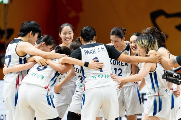 Korean team celebrates after victory at the end of the game: Jihyun Park (Korea), 01; Haeran Lee (Korea), 12; Heji An (Korea), 05; GER; Korea vs. Nigeria; basketball; FIBA Women s World Cup 2026; group stage; Match Day 1; September 4, 2026, GER, Korea vs. Nigeria, Basketball, 2026 FIBA Women’s World Cup, Matchday 1, September 4, 2026, Berlin Copyright: xEibner-Pressefoto MaxxVincenx EP_MVN