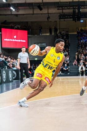 Basketball Men s Bundesliga 2026–2027 Season Preseason Veolia Towers Hamburg vs. EWE Baskets Oldenburg September 4, 2026 Single photo, cutout, single image, cutout, isolated subject, sports photo, close-up, cropped, cropped photo, photo, single image Jeremy Roach 5, EWE Baskets Oldenburg, Hamburg Inselpark Arena, Hamburg, Germany Copyright: xLobeca Björn-OlexKehmx