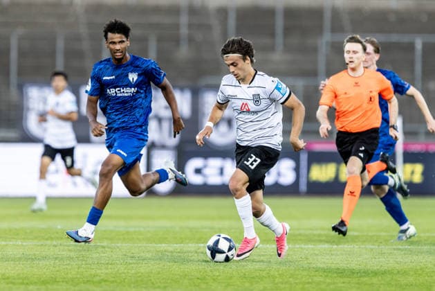 SSV Ulm 1846 Soccer vs. SGV Freiberg Heilbronn, Soccer, Regionalliga Southwest, Matchday 5, Donaustadion Ulm, September 4, 2026, v l James Ojiekhai, SGV Heilbronn Freiberg, 13, Leander Nicolas Popp, SSV Ulm 1846 Soccer, 33, SSV Ulm 1846 Soccer vs. SGV Freiberg Heilbronn, Soccer, Southwest Regional League, Matchday 5, Donaustadion Ulm, September 4, 2026. Photo by Lucca Fundel, Ulm Donaustadion, Baden-Württemberg, Germany