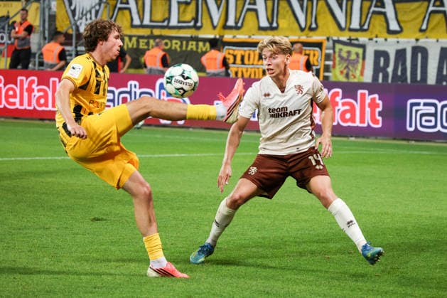 Max Plath of FC Ingolstadt 04, No. 14, can only watch as Louis Koester of Alemannia Aachen, No. 8, passes him by during the match between FC Ingolstadt 04 and Alemannia Aachen on September 4, 2026, DFB regulations prohibit any use of photographs as image sequences and or quasi-video. GER, Soccer, 3rd Division, Matchday 4, FC Ingolstadt 04 vs. Alemannia Aachen, September 4, 2026, Audi Sportpark Ingolstadt Copyright: xEibner-Pressefoto OliverxSTRISCHx EP-OSH