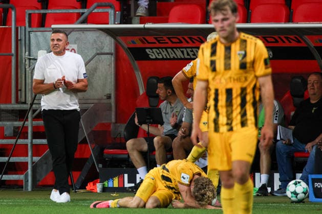 Coach Mersad Selimbegovic, head coach of Alemannia Aachen, disapproves of the referee’s response to a foul during the FC Ingolstadt 04 vs. Alemannia Aachen game on September 4, 2026, DFB regulations prohibit any use of photographs as image sequences and or quasi-video. GER, Soccer, 3. Liga, Matchday 4, FC Ingolstadt 04 vs. Alemannia Aachen, September 4, 2026, Audi Sportpark Ingolstadt Copyright: xEibner-Pressefoto OliverxSTRISCHx EP-OSH