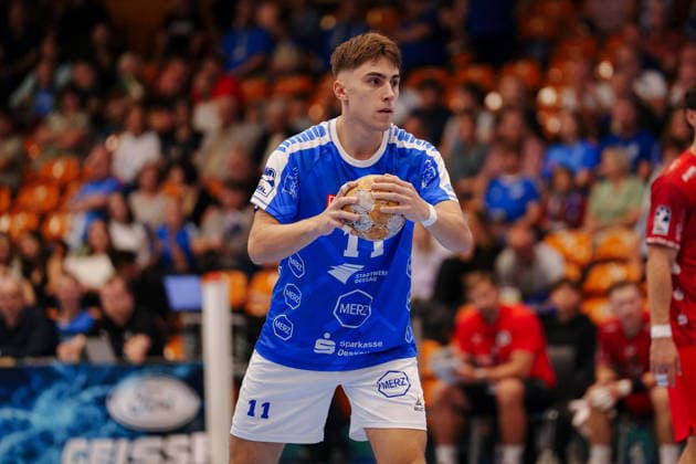 Handball Bundesliga 2, Matchday 2: Dessau Roßlauer HV 06 vs. Die Eulen Ludwigshafen, Alen Hadzimuhamedovic, Dessau Roßlauer HV 06, 11 during a penalty throw on September 4, 2026, at the Anhalt Arena, Dessau-Roßlau, Saxony-Anhalt, Dessau-Roßlau, Anhalt Arena, Saxony-Anhalt, Germany