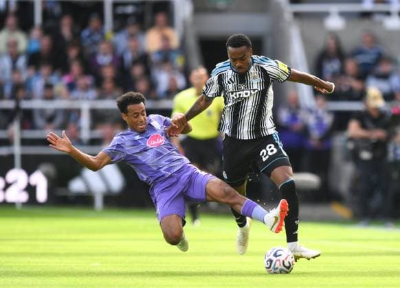 Tyler Adams of Bournemouth flies in with a challenge on Joe Willock of Newcastle United Newcastle United v AFC Bournemouth, Premier League Football, Football, St James Park, Newcastle, UK - 05 Sep 2026Newcastle St James Park United Kingdom EDITORIAL USE ONLY No use with unauthorised audio, video, data, fixture lists, club league logos or live services. Online in-match use limited to 120 images, no video emulation. No use in betting, games or single club league player publications. Copyright: xRichardxLee Shutterstockx 17134969ai