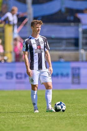 Portrait, Cutout: Thomas Geyer, VfR Aalen, No. 16 taking a free kick in the VfR Aalen vs. SV Eintracht Trier game, Soccer, Regionalliga Southwest Men, Matchday 5, 2026–2027 season, September 5, 2026, VfR Aalen vs. SV Eintracht Trier, soccer, Regionalliga Southwest Men, Matchday 5, 2026–2027 season, September 5, 2026, Aalen Copyright: xEibner-Pressefoto GeraldxOelze-dexStoppanyx EP_ODS