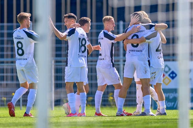 Cheers and joy from the Aalen fans after the goal; goal by Gianluca Gaudino (VfR Aalen), 46th minute, 1–0 lead for VfR Aalen vs. SV Eintracht Trier, soccer, Regionalliga Southwest Men, Matchday 5, 2026–2027 season, September 5, 2026: VfR Aalen vs. SV Eintracht Trier, soccer, Regionalliga Southwest Men’s, Matchday 5, 2026–2027 season, September 5, 2026, Aalen Copyright: xEibner-Pressefoto GeraldxOelze-dexStoppanyx EP_ODS