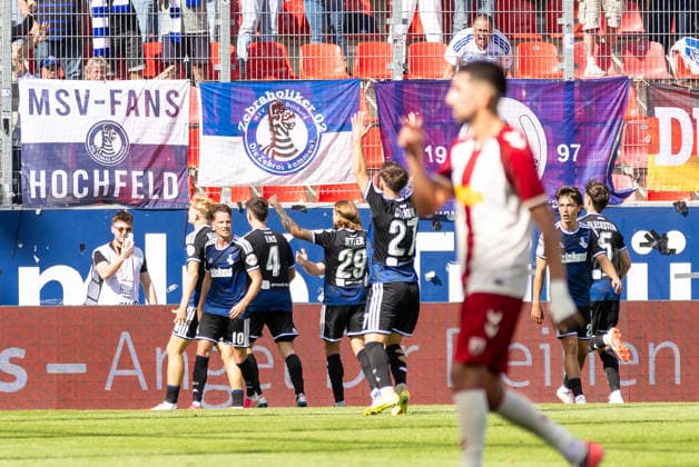 September 5, 2026, Soccer, GER, Season, 3rd Division, 2026–2027 Season, Matchday 4, SSV Jahn Regensburg vs. MSV Duisburg, Peter Remmert, Duisburg celebrates after the 1–1 draw despite playing a man down. DFL REGULATIONS PROHIBIT ANY USE OF PHOTOGRAPHS AS IMAGE SEQUENCES AND OR QUASI-VIDEO