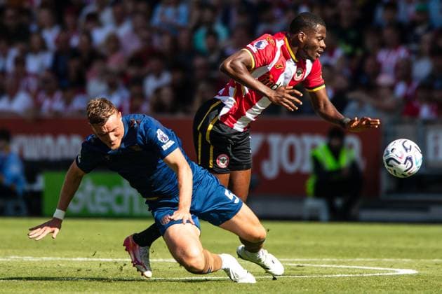 Dango Ouattara of Brentford goes down after a challenge from Daniel Ballard of Sunderland Brentford v Sunderland, Premier League Football, Football, Gtech Community Stadium, London, UK - 05 Sep 2026London Gtech Community Stadium United Kingdom EDITORIAL USE ONLY No use with unauthorised audio, video, data, fixture lists, club league logos or live services. Online in-match use limited to 120 images, no video emulation. No use in betting, games or single club league player publications. Copyright: xSeanxTroup Shutterstockx 17134971av