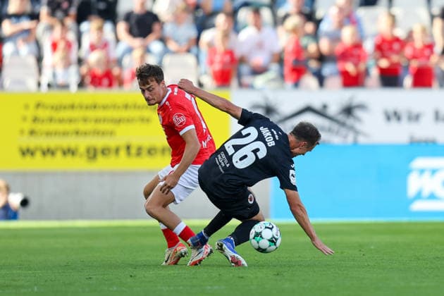 Rot Weiss Essen vs. FC Viktoria Cologne, Soccer, 3rd Division, Matchday 4, 2026–2027 Season, September 5, 2026,Kilian Jakob of Viktoria Cologne and Noah Pesch of RW Essen battle for the ball Rot Weiss Essen vs. FC Viktoria Cologne, Soccer, 3rd Division, Matchday 4, 2026–2027 Season, September 5, 2026, Essen Copyright: xEibner-Pressefoto JavadxMohammadx EP_JMR