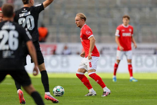 Rot Weiss Essen vs. FC Viktoria Cologne, Soccer, 3rd Division, Matchday 4, 2026–2027 Season, September 5, 2026, Tony Menzel (RW Essen) in control of the ball; Rot-Weiss Essen vs. FC Viktoria Cologne, Soccer, 3rd Division, Matchday 4, 2026–2027 Season, September 5, 2026, Essen Copyright: xEibner-Pressefoto JavadxMohammadx EP_JMR