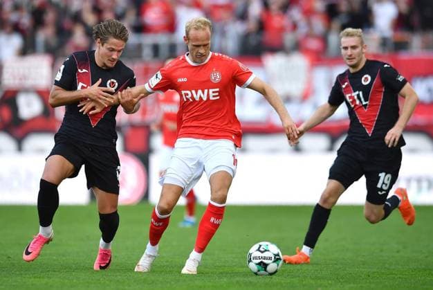 Rot-Weiss Essen vs. Viktoria Köln ** FOR EDITORIAL PURPOSES ONLY ** EDITORIAL USE ONLY ** p Soccer 3rd Division, Matchday 4: Rot-Weiss Essen vs. Viktoria Köln on September 5, 2026, at the Stadion an der Hafenstrasse in Essen. Tobias Eisenhuth (Viktoria Köln), on the left, Lucas Brumme of Rot-Weiss Essen; in the middle, Meiko Sponsel of Viktoria Köln; in the background, Essen, North Rhine-Westphalia, Germany. Copyright ThorstenxTillmann Copyright: ThorstenxTillmann doc87gzxgq4atf1xqm29rp ,EDITORIAL USE ONLY Copyright: ThorstenxTillmann