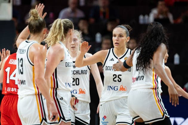 German team high-fives: Leonie Fiebich (Germany, 13), Marie Guelich (Germany, 21), Frieda Buhner (Germany, 20), Clara Bielefeld (Germany, 25), and Nyara Sabally (Germany, 08, GER, Germany vs. Japan, basketball, 2026 FIBA Women’s World Cup, group stage, Matchday 2, September 5, 2026, GER, Germany vs. Japan, basketball, 2026 FIBA Women’s World Cup, group stage, Matchday 2, September 5, 2026, Berlin Copyright: xEibner-Pressefoto MaxxVincenx EP_MVN